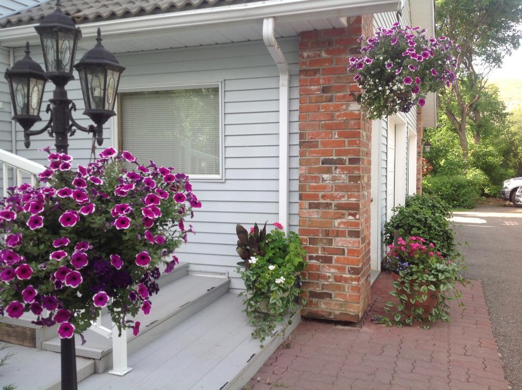 Mcdougall Lane Bed & Breakfast Drumheller Ngoại thất bức ảnh