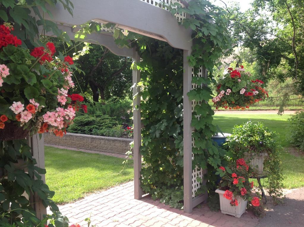 Mcdougall Lane Bed & Breakfast Drumheller Ngoại thất bức ảnh
