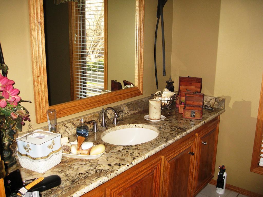 Mcdougall Lane Bed & Breakfast Drumheller Phòng bức ảnh