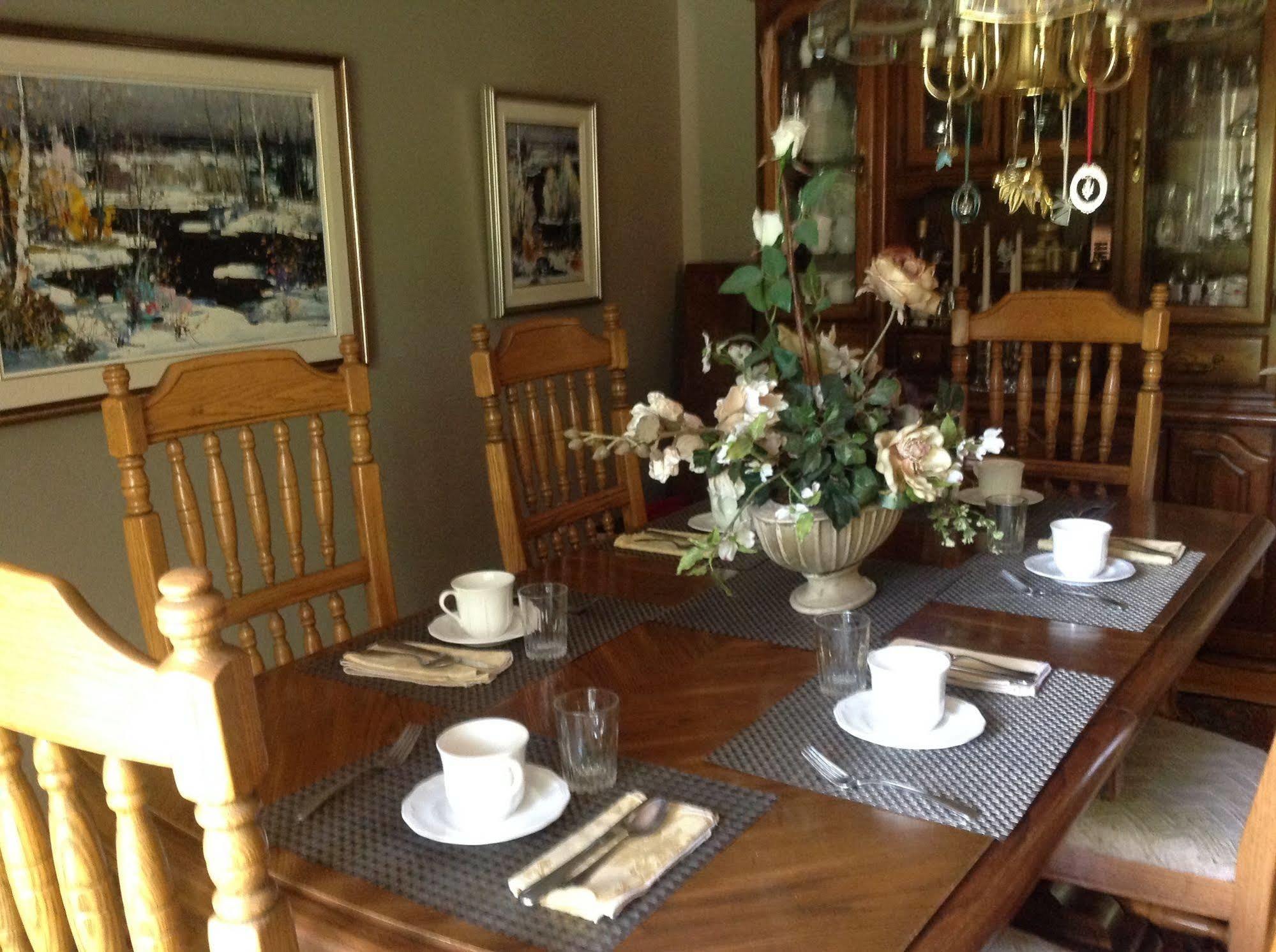 Mcdougall Lane Bed & Breakfast Drumheller Ngoại thất bức ảnh